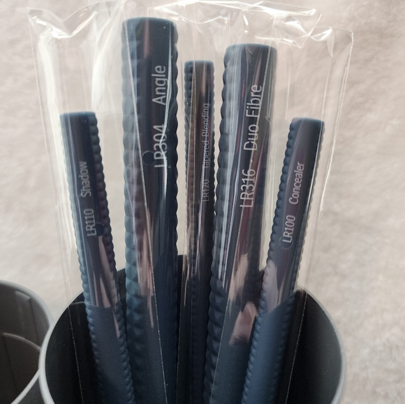 🆕️ LARUCE "Christine" 5 Piece Brush Set - Picture 3 of 5